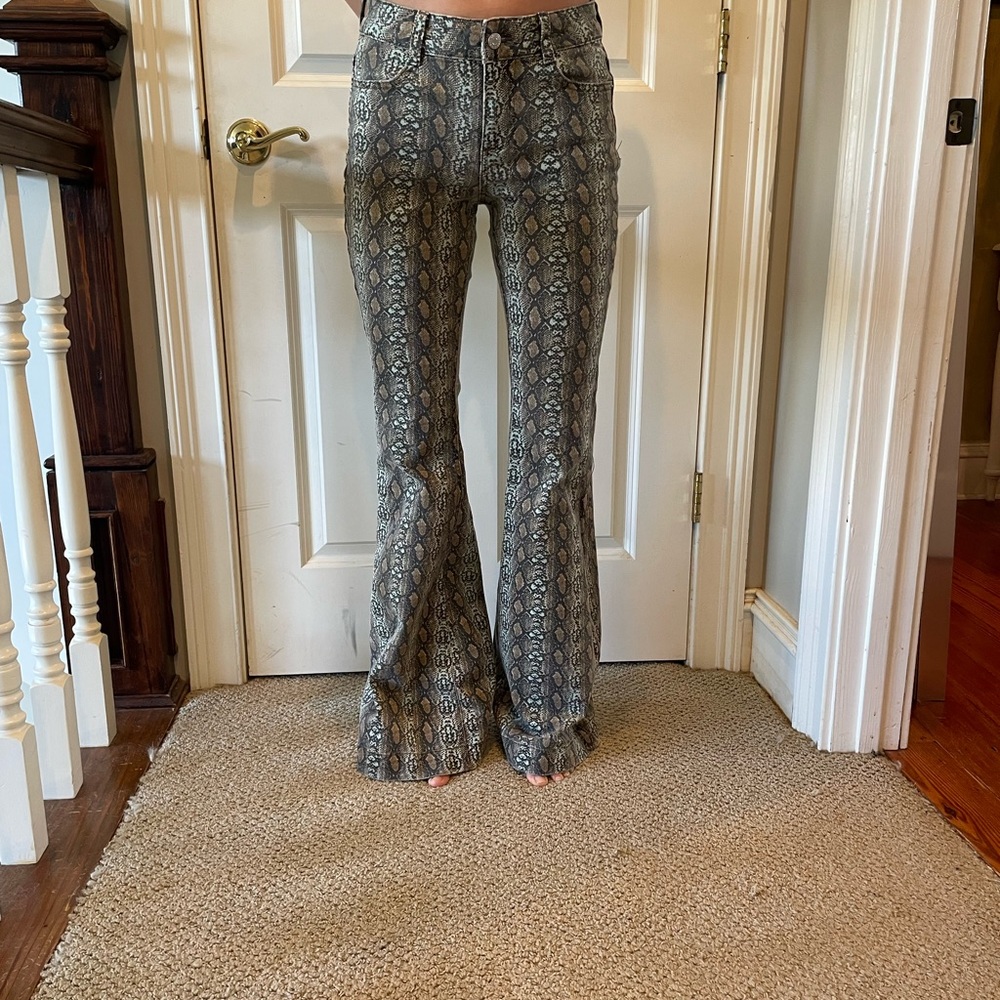 BDG Urban Outfitters Snake Print flared Jeans Size 26